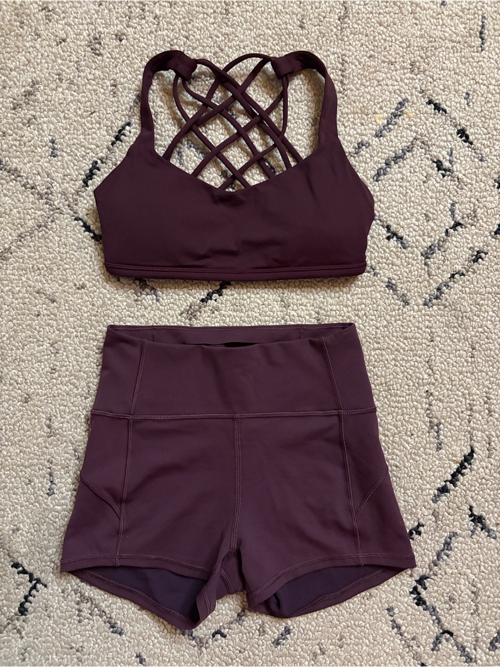 Lululemon Set sz (4) shade Cassis ❤️🍷
